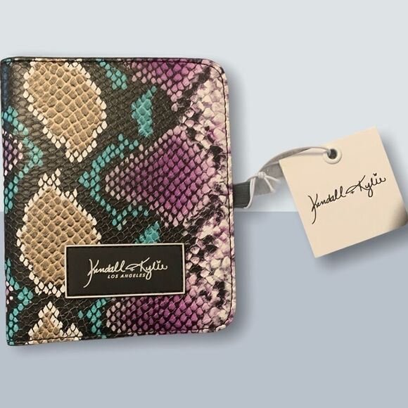 2/40$ Purple+Teal Kendall & Kylie Passport Cover - Picture 3 of 3